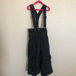 Kids snow pants with suspenders